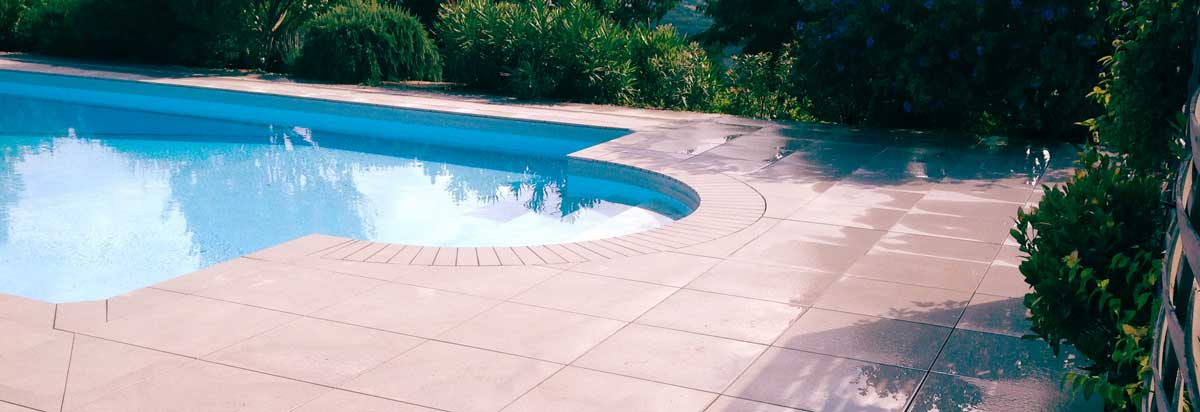 Pourtour de piscines en carrelage