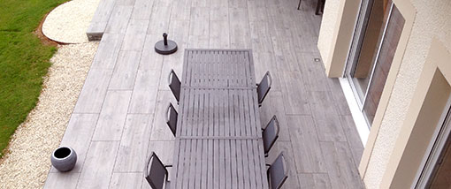 Sol aménagé pour terrasse en carrelage